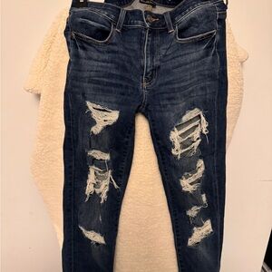 American Eagle size 4 distressed skinny jeans